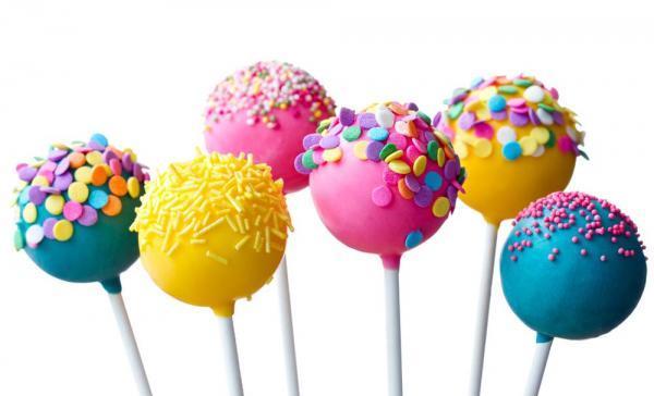 Cake pops are super versatile desserts. Read about these cake pop occasions or cake pop moments when cake pops fit the dessert bill perfectly! 